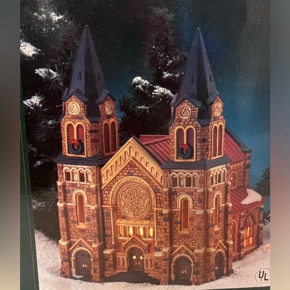 Heartland Valley Village Vintage Victorian Cathedral (1990s) - Picture 2 of 8